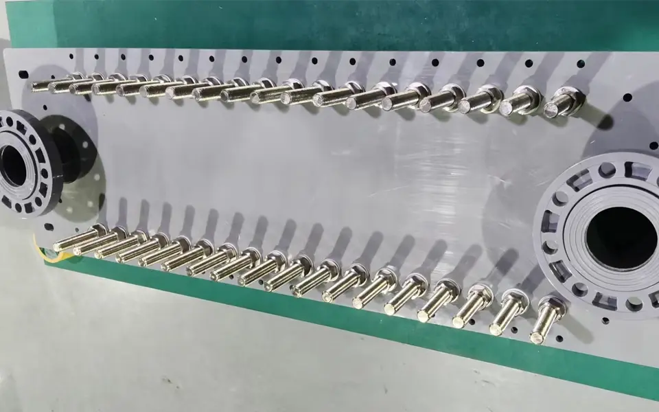 Electrolytic cell for producing chlorine from seawater